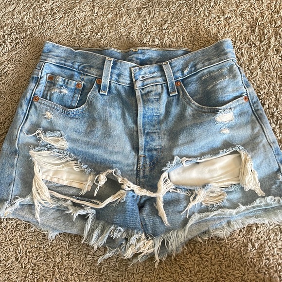 Levi’s premium 50 women’s distressed blue Jean shorts size 25 - Picture 1 of 7